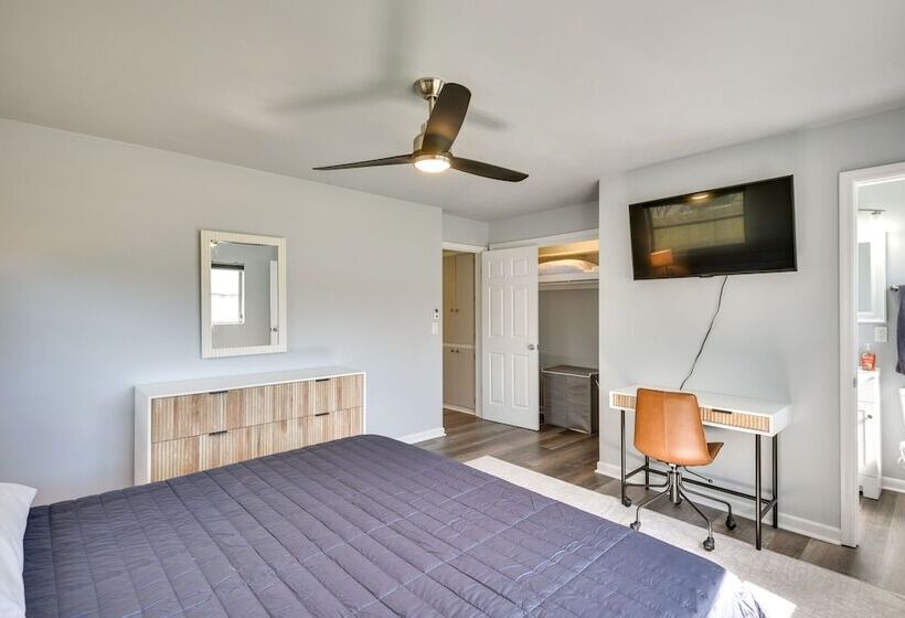 Vibrant Deland House Near Stetson University!