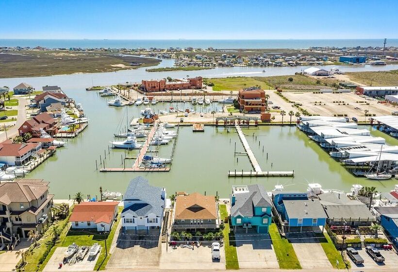 Waterfront Freeport Home: Deck & Private Boat Dock