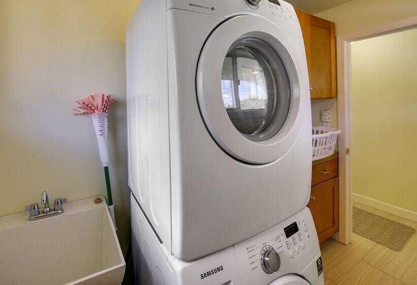 Waterfront Newport Home W/ Private Boat Dock!