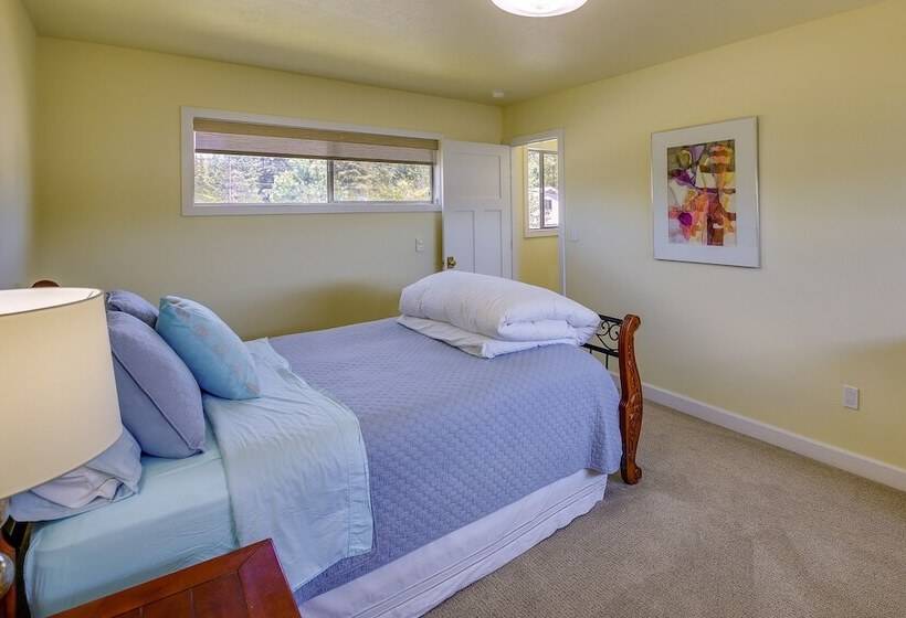 Waterfront Newport Home W/ Private Boat Dock!