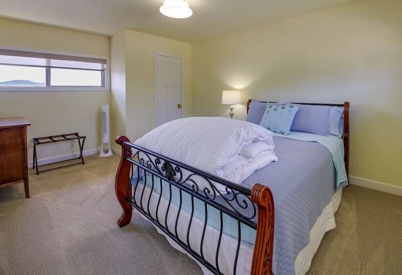 Waterfront Newport Home W/ Private Boat Dock!