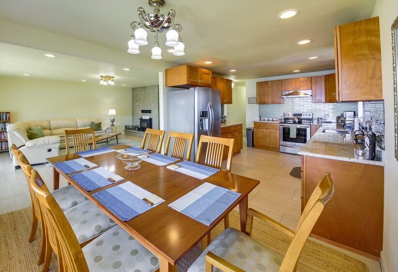 Waterfront Newport Home W/ Private Boat Dock!