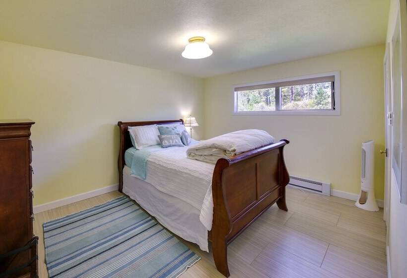 Waterfront Newport Home W/ Private Boat Dock!