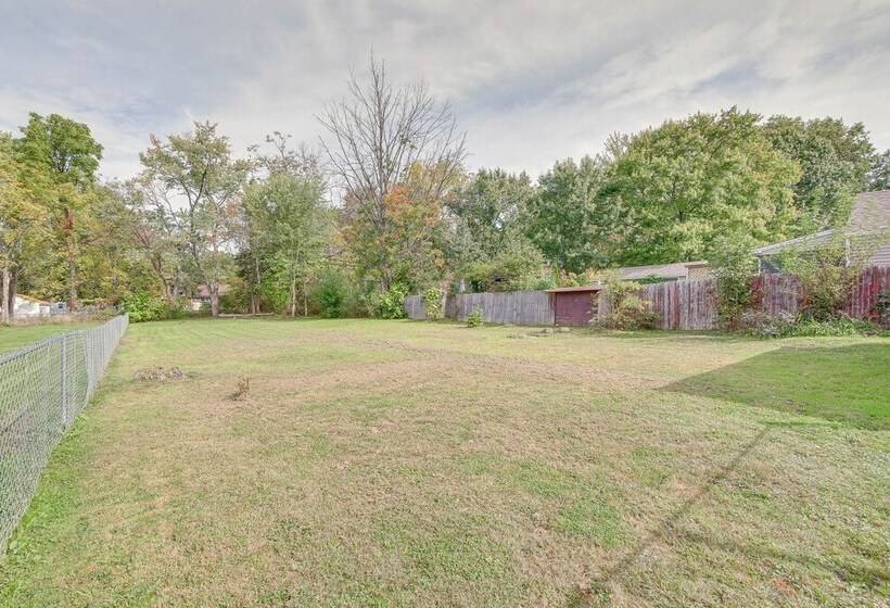 Welcoming Home In Youngstown W/ Private Backyard!