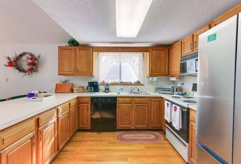 West Virginia Home W/ Deck On Golf Course