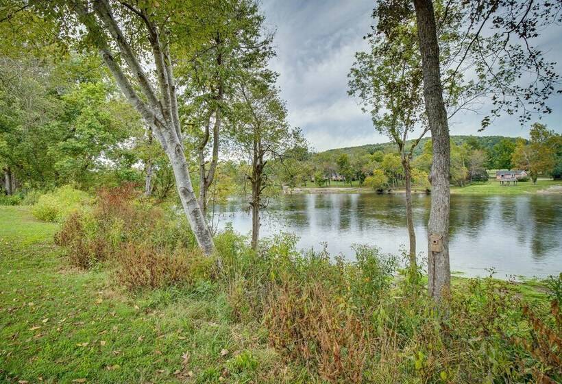 Flippin Home W/ Deck & Grill: Steps To White River