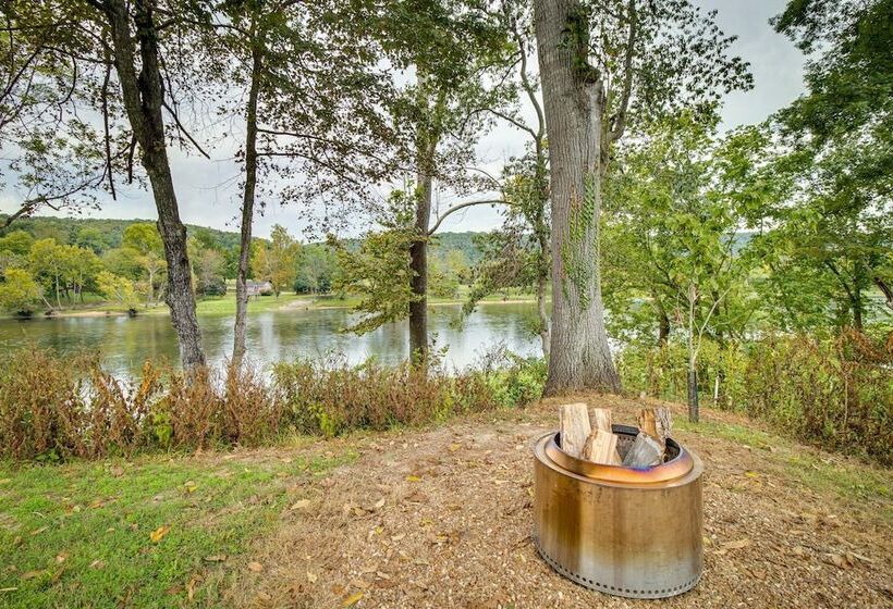 Flippin Home W/ Deck & Grill: Steps To White River