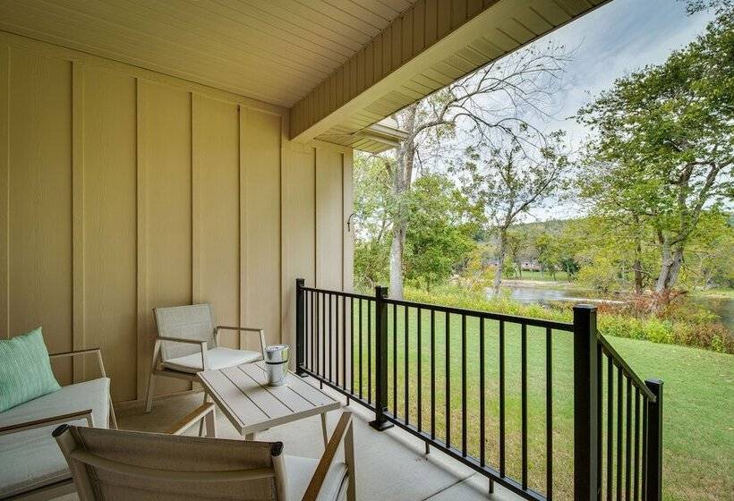 Flippin Home W/ Deck & Grill: Steps To White River