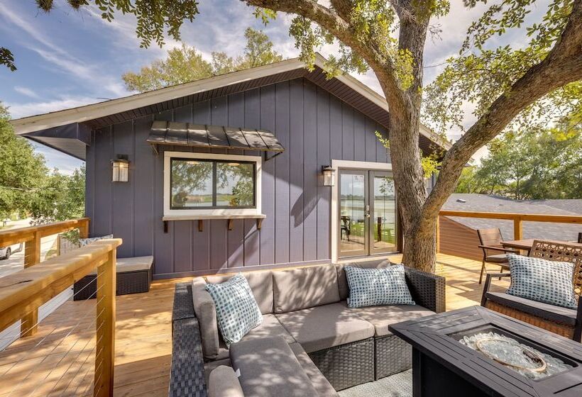 Willis Waterfront Home W/ Deck On Lake Conroe!