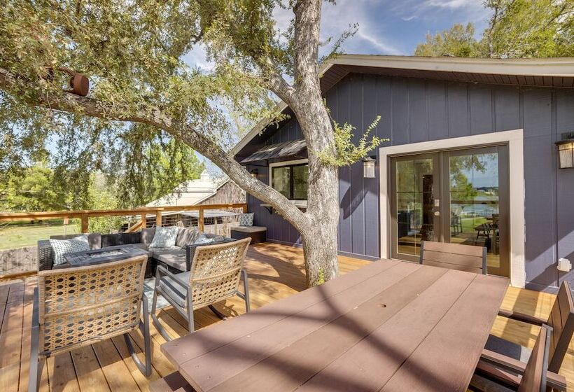 Willis Waterfront Home W/ Deck On Lake Conroe!