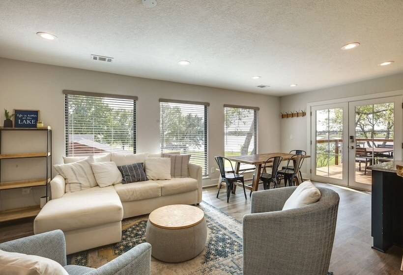 Willis Waterfront Home W/ Deck On Lake Conroe!