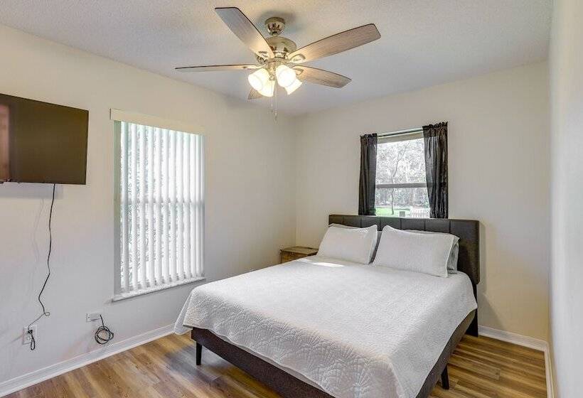 Williston Home W/ Yard: 6 Mi To Devils Den Spring