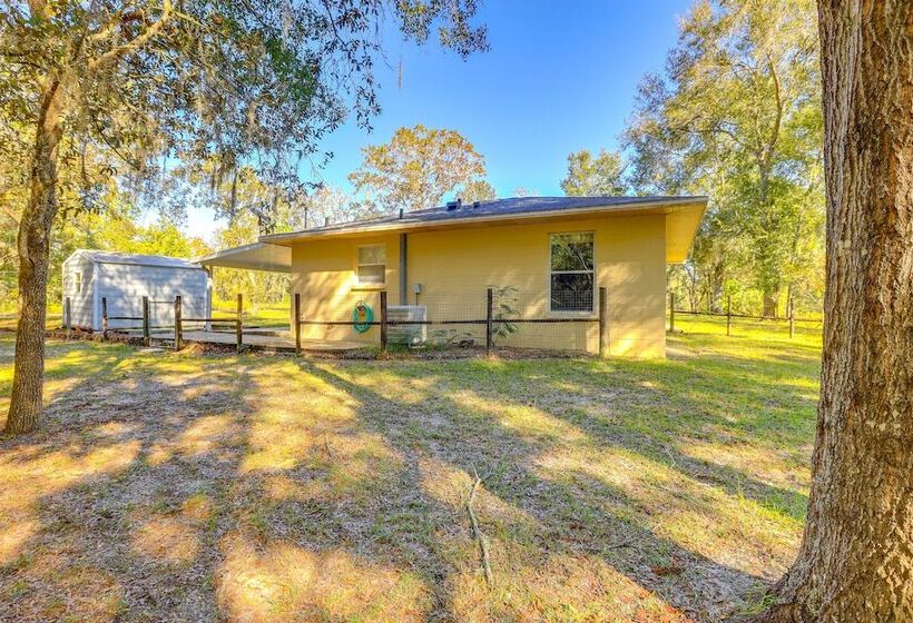 Williston Home W/ Yard: 6 Mi To Devils Den Spring