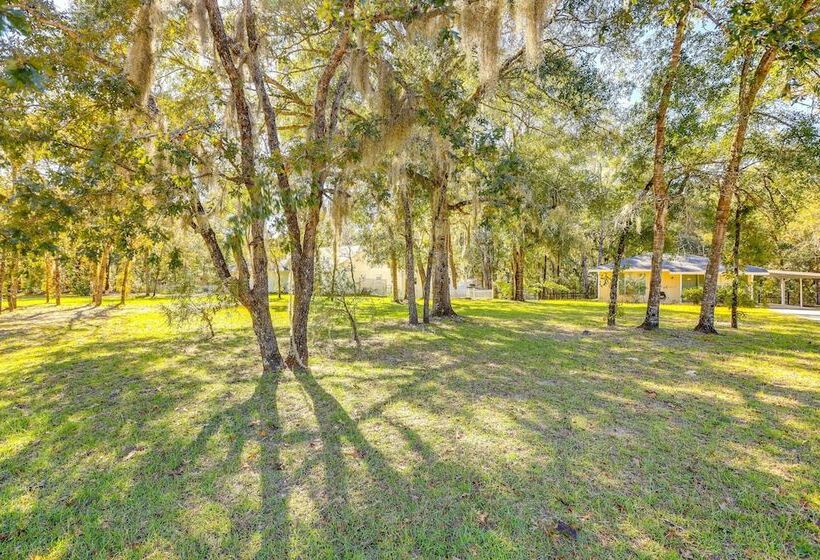 Williston Home W/ Yard: 6 Mi To Devils Den Spring