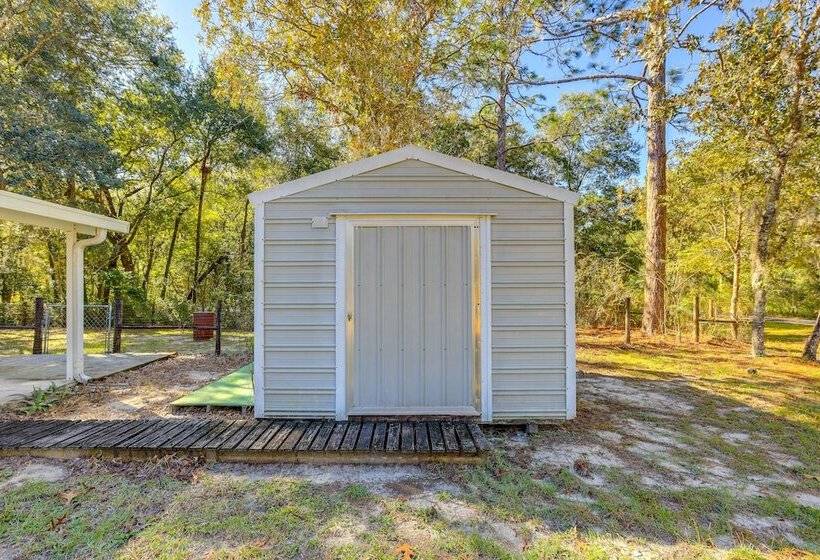 Williston Home W/ Yard: 6 Mi To Devils Den Spring