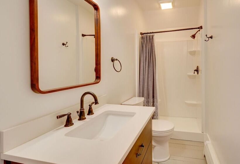 17 Acre Vermont Escape W/ Panoramic Mountain Views