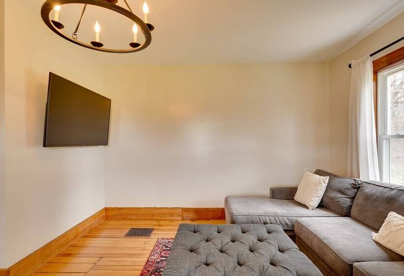 17 Acre Vermont Escape W/ Panoramic Mountain Views