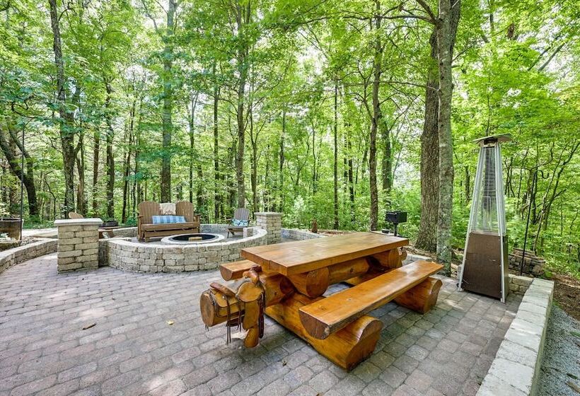 Near Highlands: 36 Acre Scaly Mountain Lodge