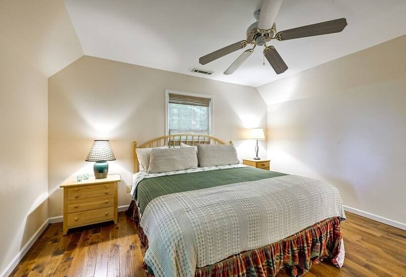 Near Highlands: 36 Acre Scaly Mountain Lodge