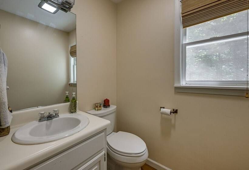 Near Highlands: 36 Acre Scaly Mountain Lodge