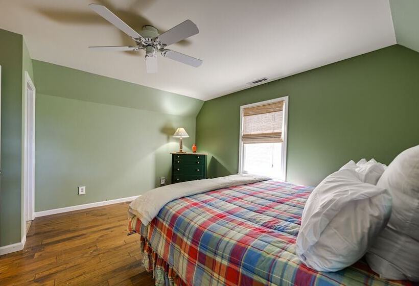 Near Highlands: 36 Acre Scaly Mountain Lodge