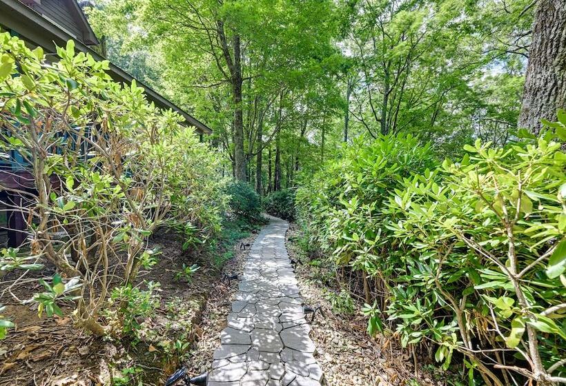 Near Highlands: 36 Acre Scaly Mountain Lodge