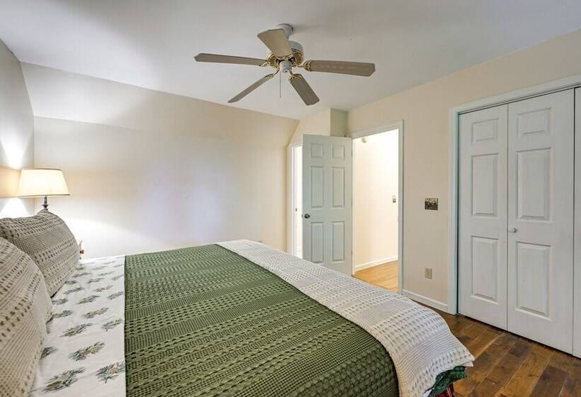 Near Highlands: 36 Acre Scaly Mountain Lodge