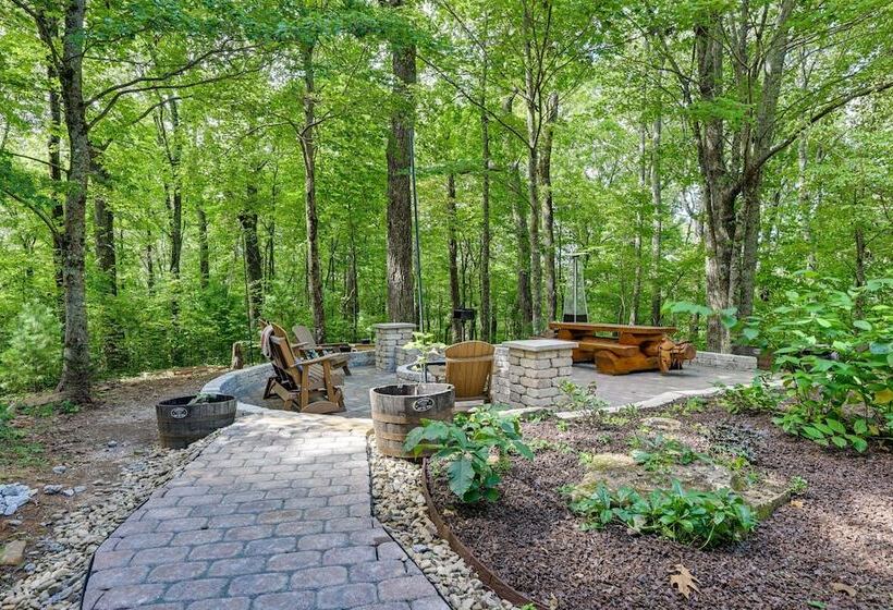 Near Highlands: 36 Acre Scaly Mountain Lodge