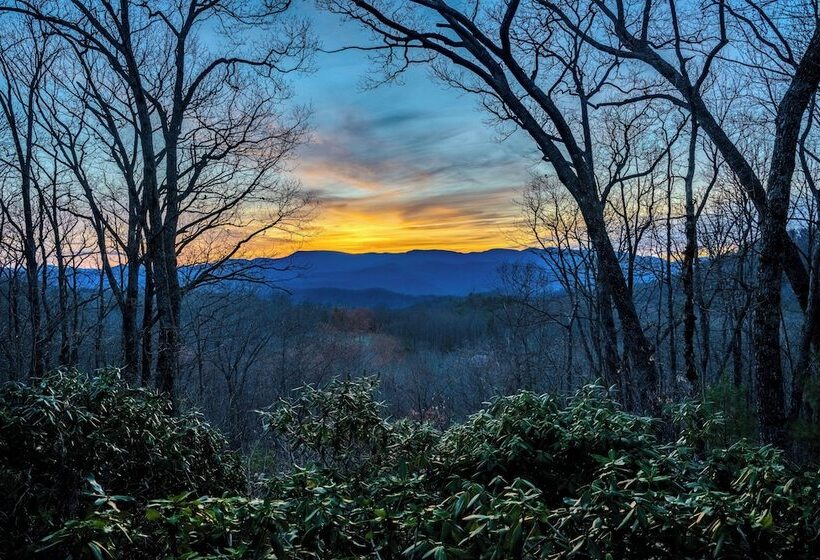 Near Highlands: 36 Acre Scaly Mountain Lodge