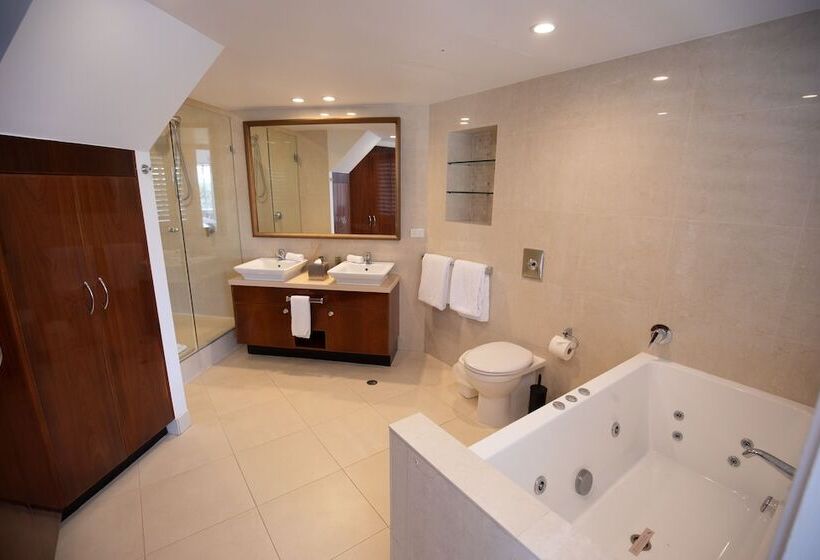 71 Hastings Street   Beachfront