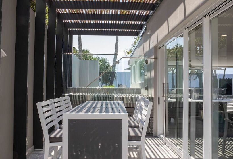 71 Hastings Street   Beachfront