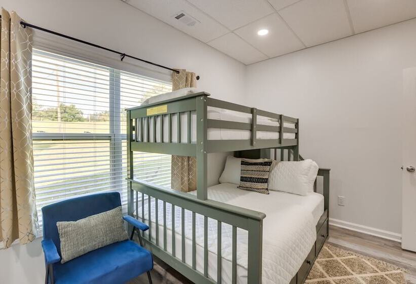 Alabama Retreat W/ Private Pond, Deck & Pool Table