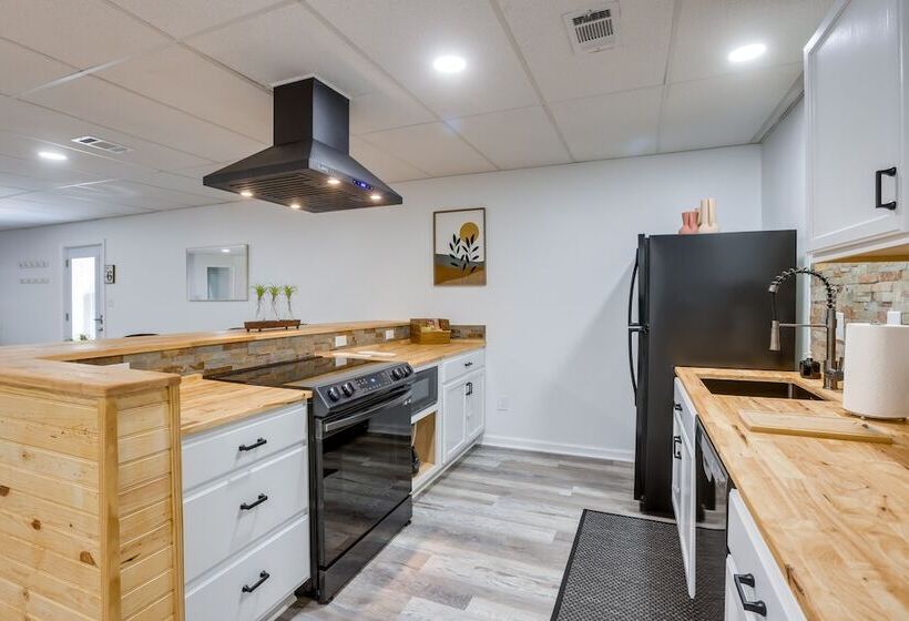 Alabama Retreat W/ Private Pond, Deck & Pool Table