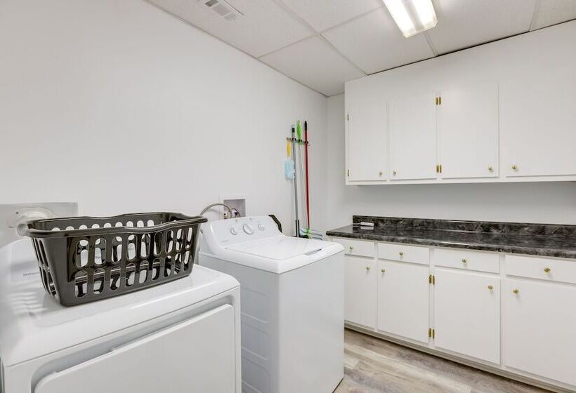 Alabama Retreat W/ Private Pond, Deck & Pool Table