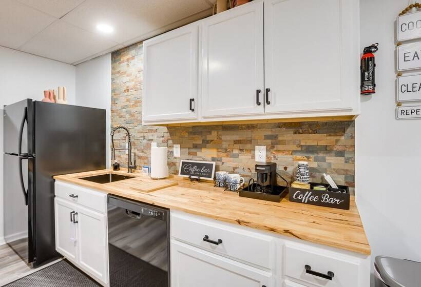 Alabama Retreat W/ Private Pond, Deck & Pool Table