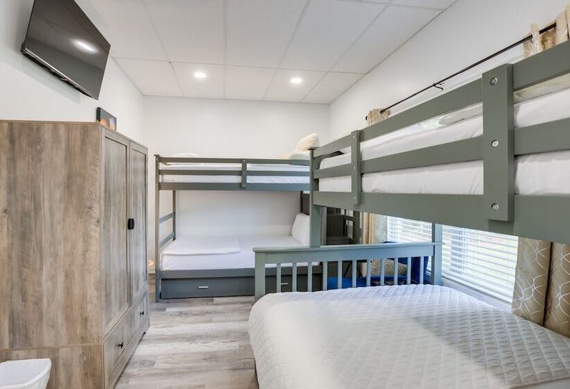 Alabama Retreat W/ Private Pond, Deck & Pool Table