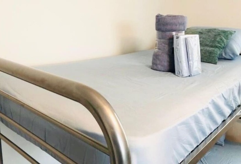 فندق صغير Russians  Ukrainians   Latinos   Female Dorms   Male Dorms   3 Miles To The Beach   Free Parking