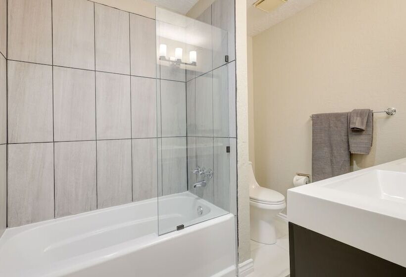 Albuquerque Home W/ Hot Tub + Putting Green!