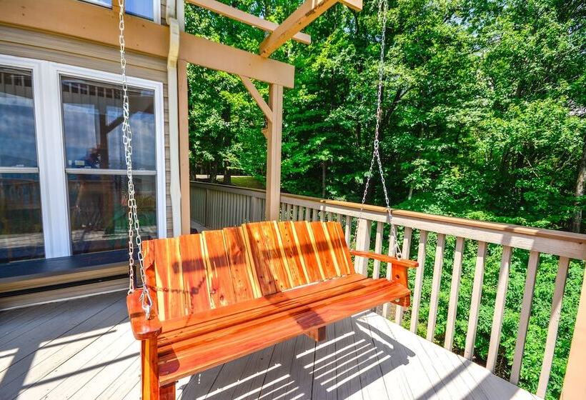 40 Acre Ararat Escape: On Site Trails & Mtn Views!