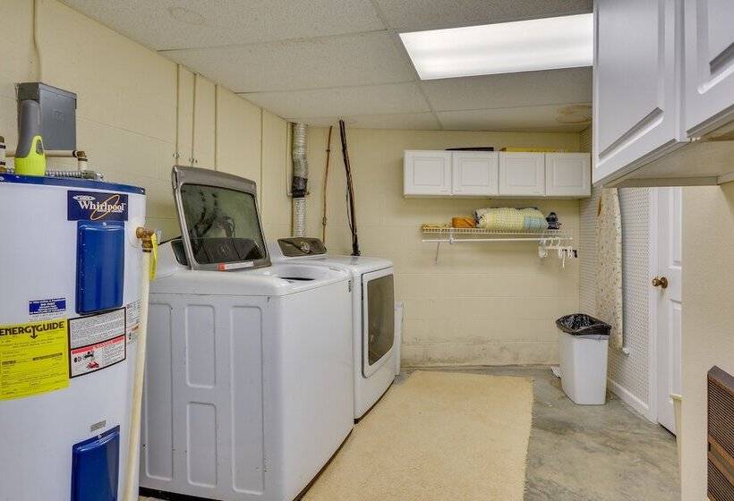 40 Acre Ararat Escape: On Site Trails & Mtn Views!