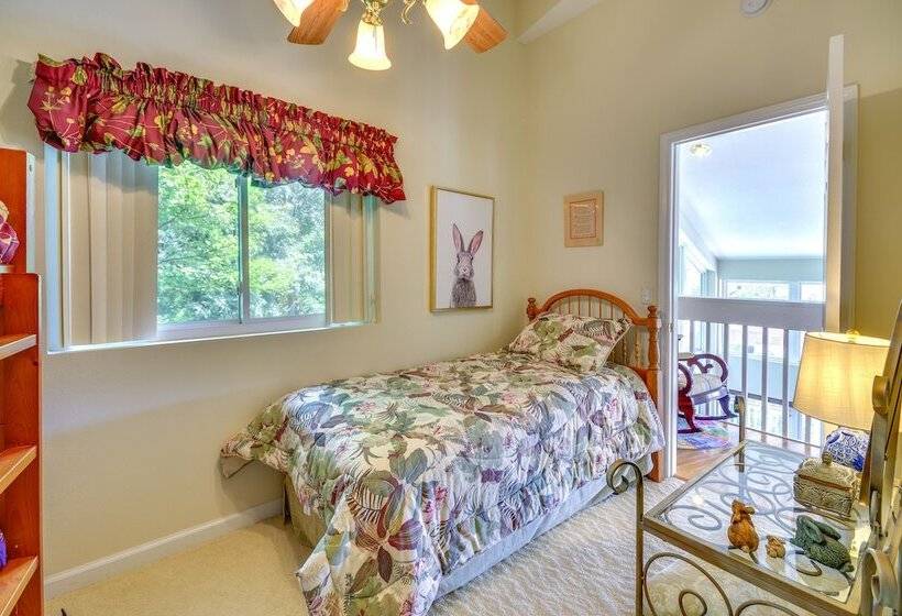 40 Acre Ararat Escape: On Site Trails & Mtn Views!