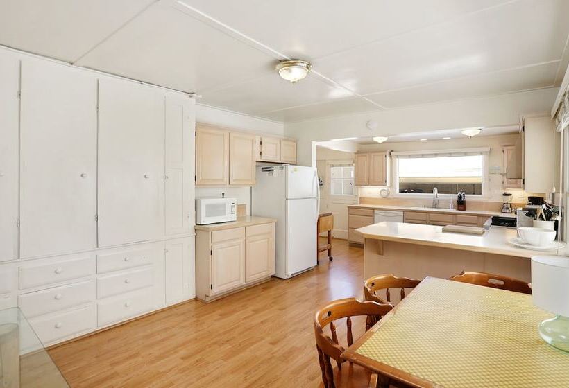 Stunning Beachfront Home In Prime Newport Location