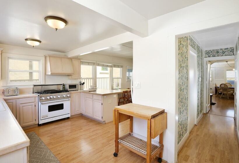 Stunning Beachfront Home In Prime Newport Location