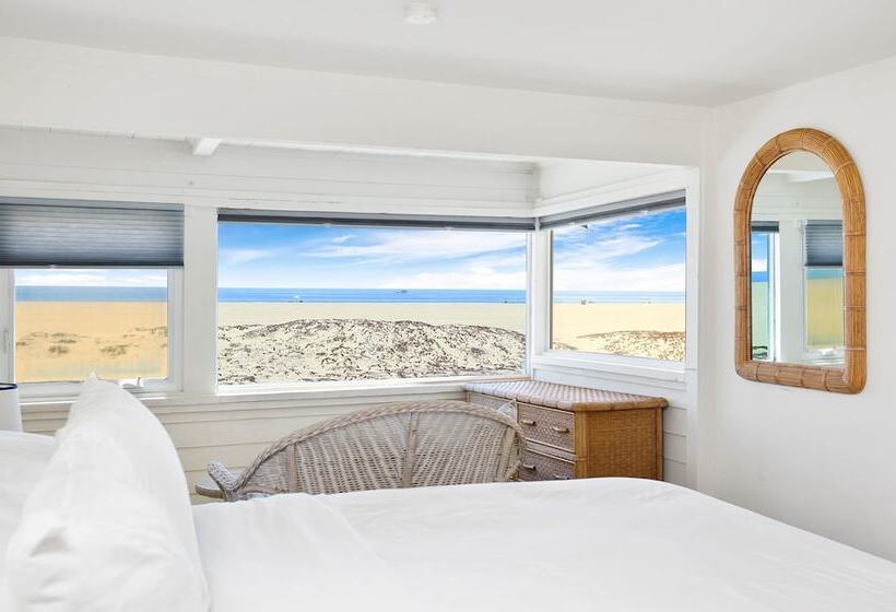 Stunning Beachfront Home In Prime Newport Location