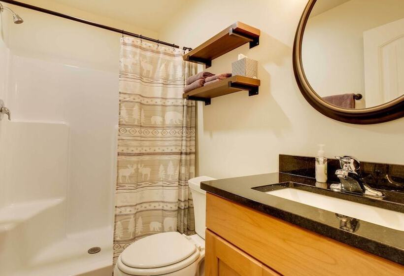 Beautiful Jefferson River Cabin W/ Mountain Views!