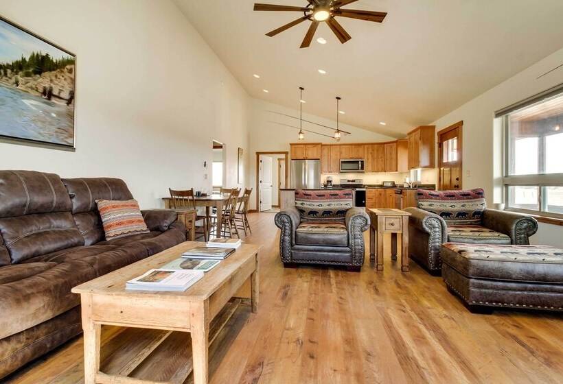 Beautiful Jefferson River Cabin W/ Mountain Views!