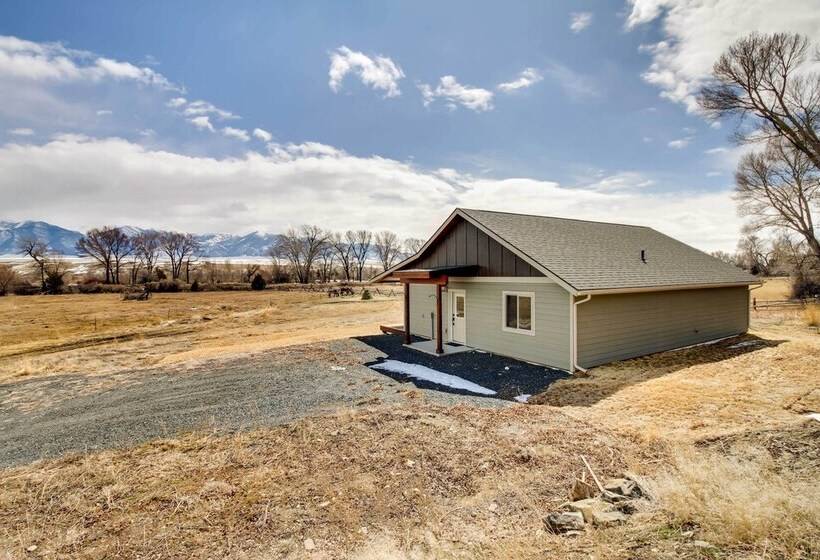 Beautiful Jefferson River Cabin W/ Mountain Views!