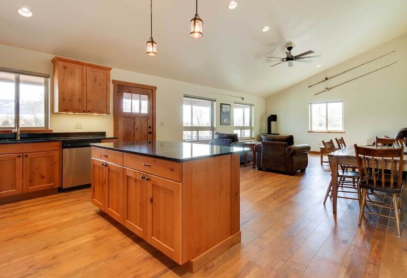 Beautiful Jefferson River Cabin W/ Mountain Views!