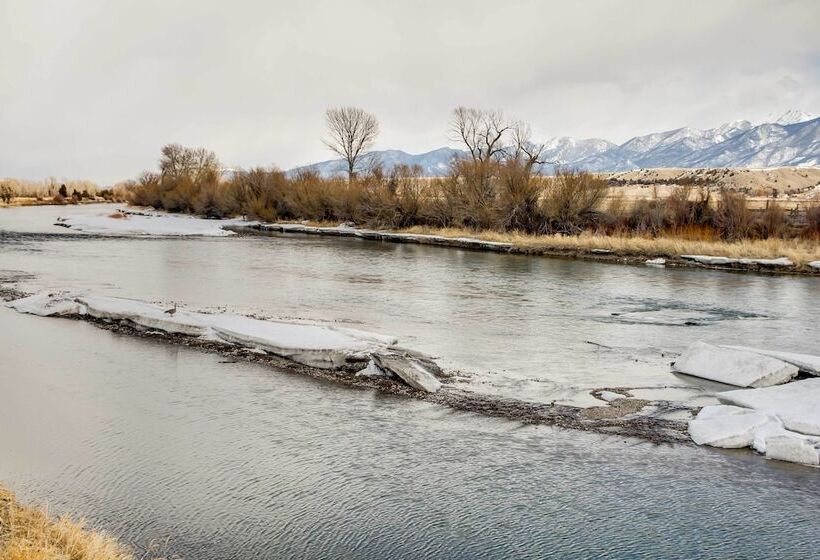 Beautiful Jefferson River Cabin W/ Mountain Views!