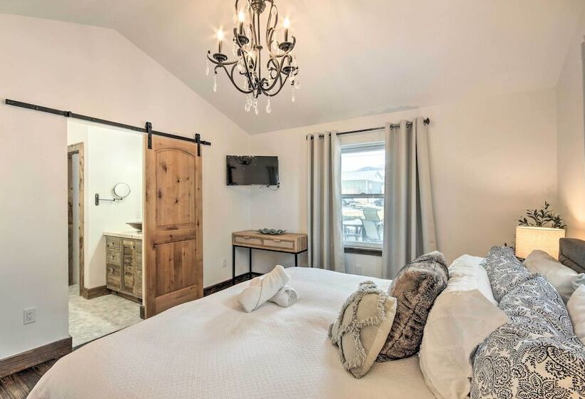 Beautiful Livingston Home W/ Mountain Views